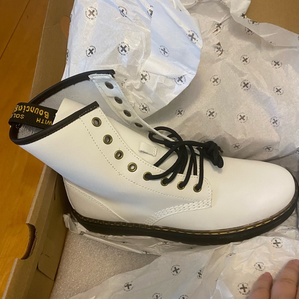 Dr. Martens Zavala White